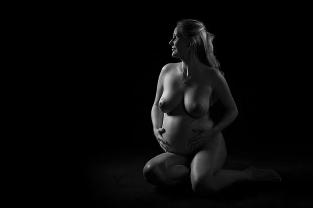 Kostenloses Babybauch Shooting - Aktfotos - Fotostudio OWL - Kalletal